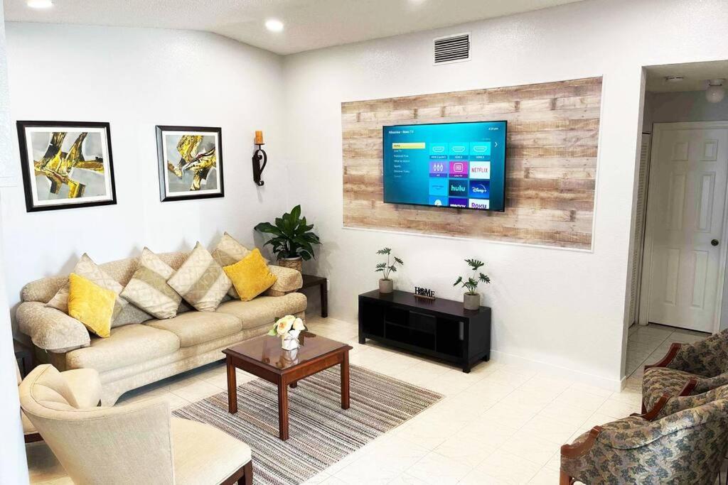 Amazing & Cozy Duplex Near Zoo Miami ! Villa ภายนอก รูปภาพ