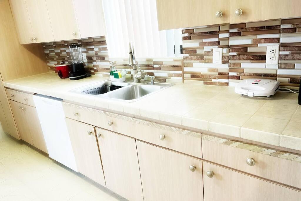 Amazing & Cozy Duplex Near Zoo Miami ! Villa ภายนอก รูปภาพ